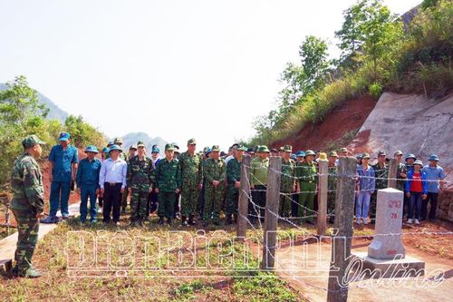 Những 'cột mốc sống' vùng biên Mường Chà