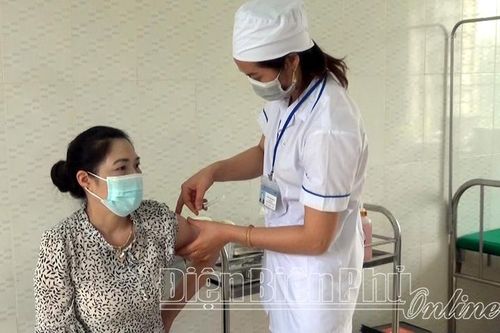 352 người được tiêm vắc xin phòng Covid-19 (đợt 2)