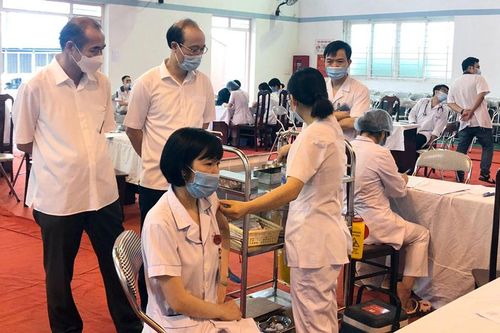 Ra quân tiêm phòng vắc xin COVID-19 tại các bệnh viện tuyến tỉnh