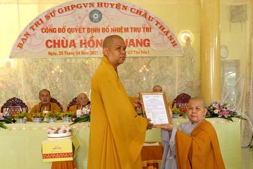 Tiền Giang: Bổ nhiệm Sư cô Thích nữ Đức Hoa làm trụ trì chùa Hồng Quang