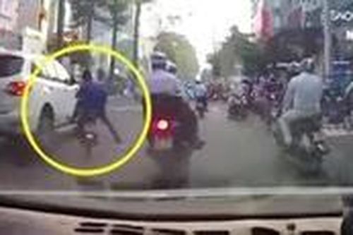 Chỉ chỗ đậu ôtô khu vực BV Từ Dũ không được, đập bể kính xe