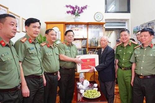 Giám đốc Công an Hà Nội tri ân các đồng chí tham gia chiến trường B,C,K