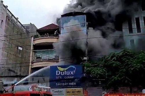 Cửa hàng sơn cháy dữ dội, thiêu rụi nhiều tài sản