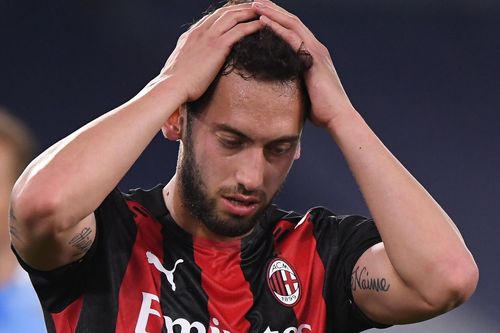 Milan văng khỏi nhóm dự Champions League