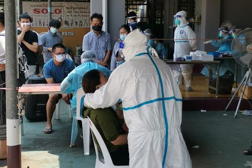 Người Việt ở Lào: 'Nhiều người vẫn tụ tập uống bia mỗi chiều'