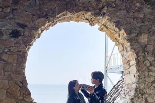 'Tỷ phú Penthous' Park Eun Seok công khai yêu 'Diva Hàn Quốc' Ailee