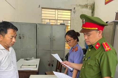 Bắt đối tượng thuê người tạt chất bẩn vào nhà người yêu cũ để trả thù