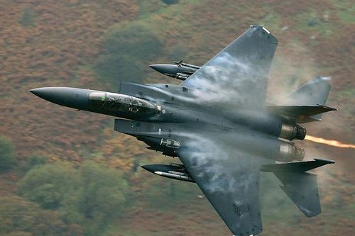 Mỹ được phép dùng... tiêm kích F-15 để giải tán biểu tình