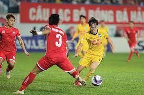 Văn Toàn cùng Hoàng Anh Gia Lai 'ẵm' trọn giải thưởng V-League tháng 4