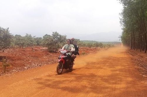 Học sinh cấp 2 điều khiển xe máy 'ngó lơ' Luật giao thông