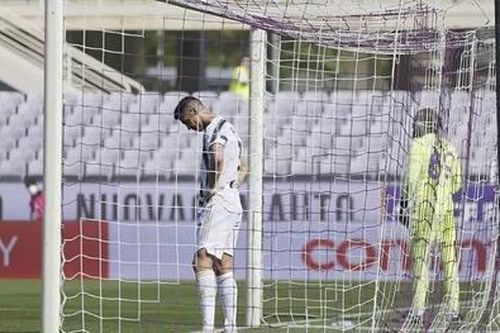Ronaldo như 'bóng ma vật vờ trên sân cỏ!'