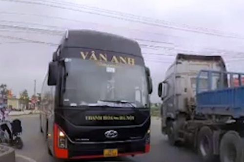 Thanh Hóa: Tước giấy phép lái xe một tài xế nhà xe Vân Anh