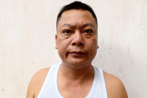Đột kích qua 3 lớp cửa sắt kiên cố, bắt quả tang 7 đối tượng sát phạt trên chiếu bạc