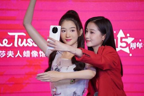 Quan Hiểu Đồng được bảo tàng làm tượng sáp
