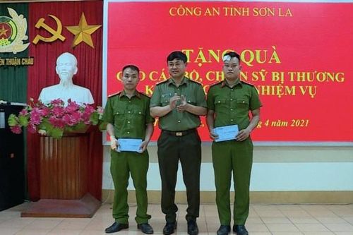 Hai cán bộ công an bị thương khi vây bắt đối tượng mua bán ma túy