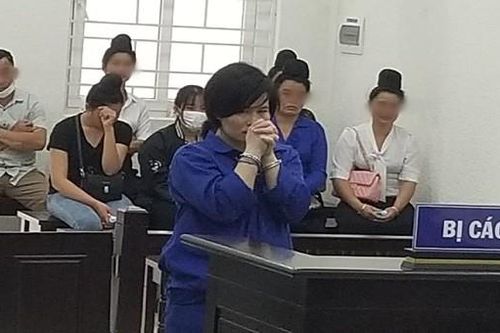 Bị tuyên tử hình, người phụ nữ giấu ma túy vào áo ngực bật khóc nức nở