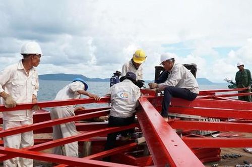 Dốc sức hoàn thành đường dây 220kV cung cấp điện cho thành phố đảo Phú Quốc