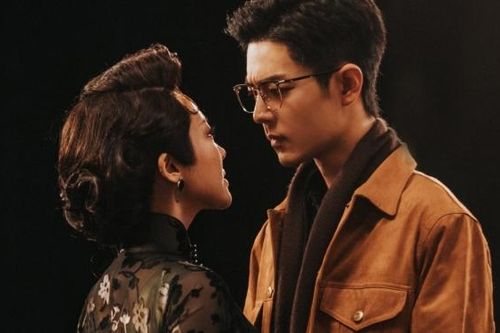 Tiêu Chiến hào hoa, phong nhã hút hồn fan trên sân khấu kịch nói