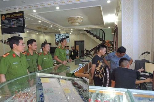 Triệt phá nhóm tín dụng đen cho vay lãi suất 170%/năm
