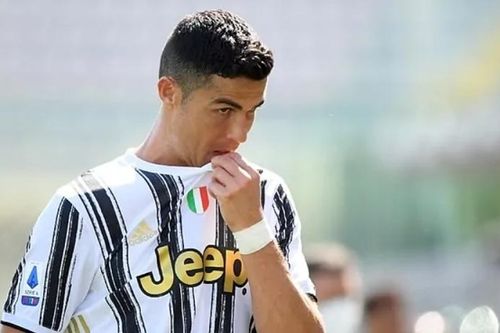 Ronaldo bị tổng công kích ở Italia, tìm cách tháo chạy sang PSG