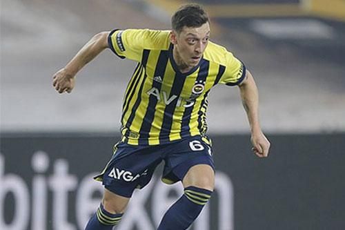 SỐC: Arsenal vẫn đang phải trả 90% tiền lương cho Ozil