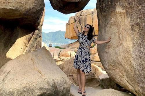 Nơi nào ở Nha Trang có tảng đá chênh vênh thu hút khách?