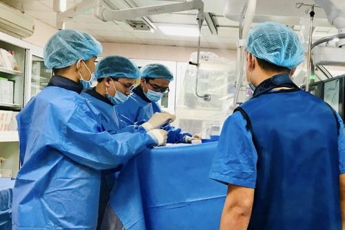 'Của quý' cương cứng suốt 4 ngày sau khi làm 'chuyện ấy' với vợ