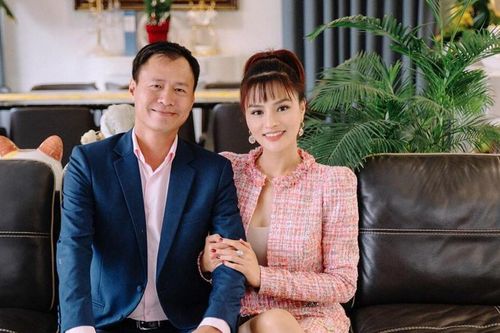 Siêu mẫu Vũ Thu Phương kỷ niệm 11 năm kết hôn với ông xã doanh nhân