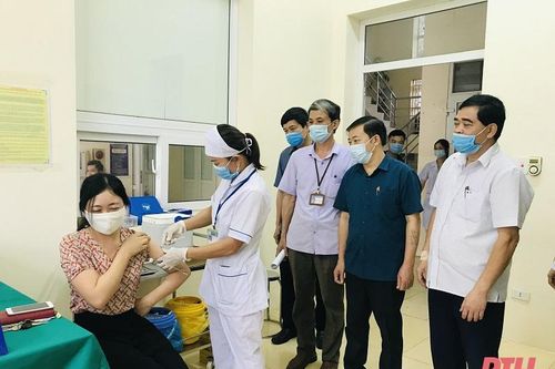 Giám sát hỗ trợ chiến dịch tiêm vắc - xin phòng COVID-19 tại huyện Như Thanh và Nông Cống