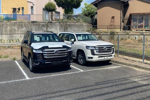 Toyota Land Cruiser 2022 được vận chuyển tới đại lý, lộ diện toàn bộ ngoại thất