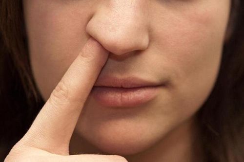 Ngoáy mũi gây hại gì cho sức khỏe?