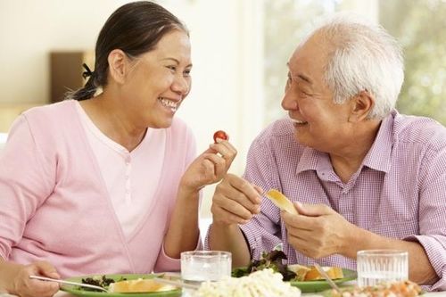 Chăm sóc răng miệng ở người cao tuổi