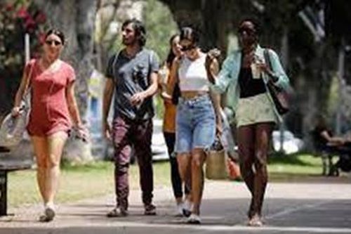 Israel bãi bỏ quy định đeo khẩu trang ở ngoài trời