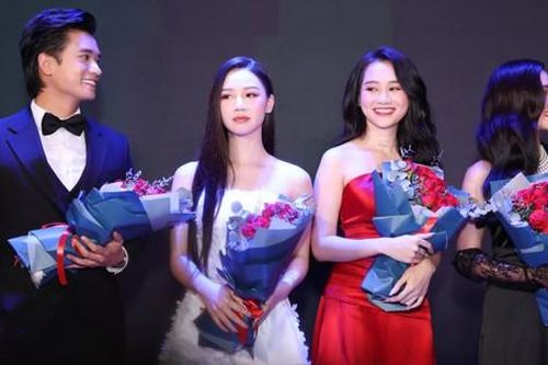 Samuel An tháp tùng 3 mỹ nhân AMEE, Salim, Trúc Anh trên thảm đỏ 'Thiên Thần Hộ Mệnh'