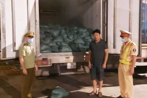 Quảng Ninh: Thu giữ 4,5 tấn phụ phẩm chân gà không rõ nguồn gốc