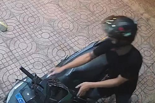 Người đàn ông ở TP Thủ Đức tông xe máy vào tên trộm