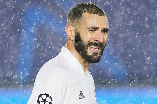 'Casemiro phạm lỗi với Azpilicueta'