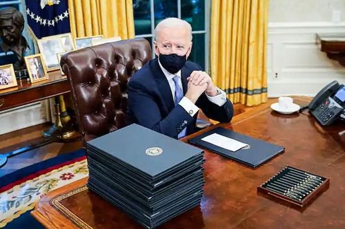 Ông Biden: Người Mỹ đã tiêm vaccine được ra ngoài không cần khẩu trang
