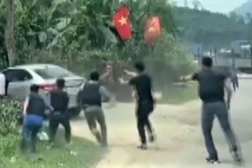 Hàng chục cảnh sát vây bắt kẻ vận chuyển ma túy