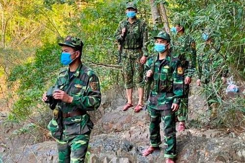 Cách ly 11 người tham dự lễ bốc mả ở Lào