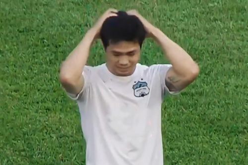 Công Phượng sút dội xà CLB Thanh Hóa