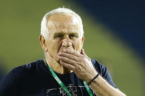 HLV Petrovic: 'Có tiền cũng không mua được cầu thủ như HAGL'