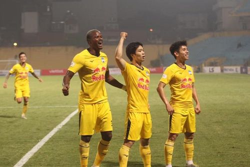 Kết quả bóng đá LS V-League 2021: Thanh Hóa vs HAGL. Hà Nội vs Bình Định