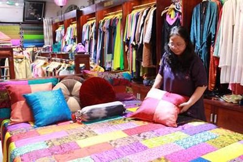 Đưa lụa Việt đến với người Việt