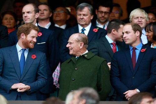'Bằng chứng' Hoàng thân Philip rất thân thiết với cháu trai Harry và William