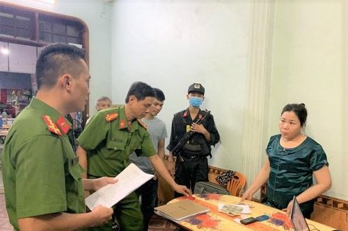 Bắt 2 'quý bà' cầm đầu đường dây cho vay nặng lãi hàng tỷ đồng