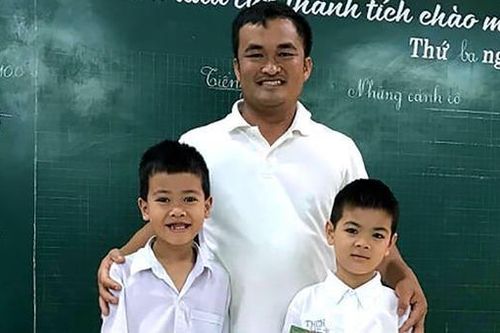 Hai học sinh lớp 1 trả lại gần 30 triệu cho người đánh rơi