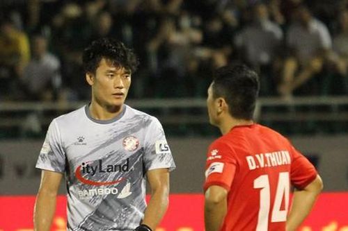 Thủ môn Bùi Tiến Dũng trải lòng ngày trở lại