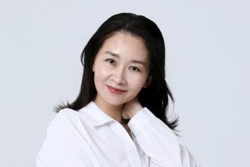 Showbiz 28/4: Nữ diễn viên phim 'Khu rừng bí mật' đột ngột qua đời