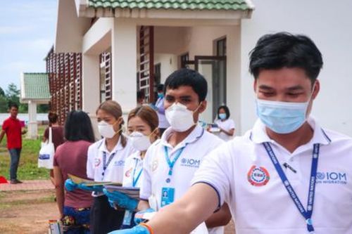 13 người Việt ở Lào mắc COVID-19